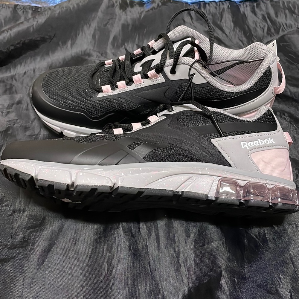 Reebok Size 6 Black/Pink/Gray Tennis shoes